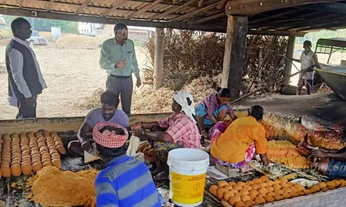 பரமத்திவேலூர் பகுதிவெல்ல ஆலைகளில் உணவு பாதுகாப்பு துறை அதிகாரிகள் திடீர் சோதனை18½ கிலோ கலப்பட வெல்லம் பறிமுதல்