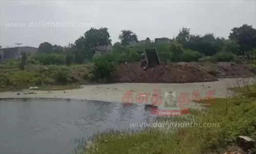 சிவகாசி காலாங்கரை கண்மாயில் கட்டிடக்கழிவுகள் கொட்டப்படும் நிலை