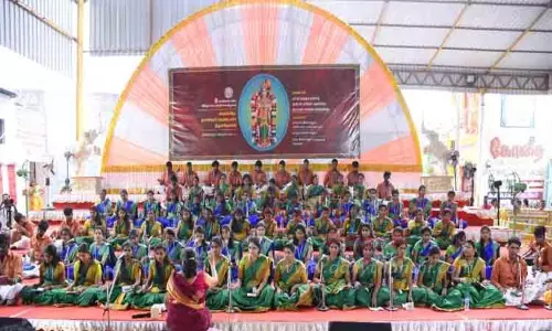 ஆண்டாள் கோவிலில் மாணவ-மாணவிகள் ஒருசேர பாடிய திருப்பாவை பாடல்கள் ஆண்டாள் கோவிலில் மாணவ-மாணவிகள் ஒருசேர பாடிய திருப்பாவை பாடல்கள்