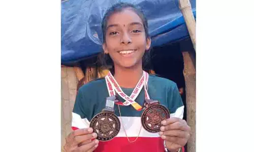 தங்கம்-2 வெண்கல பதக்கங்கள் வென்று தா.பழூர் மாணவி சாதனை தங்கம்-2 வெண்கல பதக்கங்கள் வென்று தா.பழூர் மாணவி சாதனை