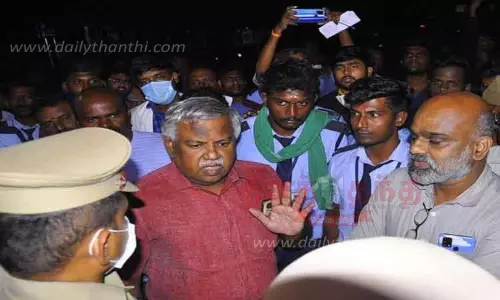 பயிற்சி டாக்டர் மீது நோயாளியின் உறவினர்கள் தாக்குதல்-பணிகளை புறக்கணித்து சக டாக்டர்கள் போராட்டம்