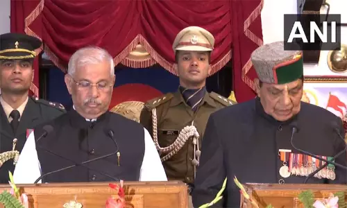 இமாச்சல அமைச்சரவை விரிவாக்கம்: மறைந்த வீரபத்ரசிங்கின் மகன் விக்ரமாதித்ய மந்திரியாக பதவி ஏற்பு இமாச்சல அமைச்சரவை விரிவாக்கம்: மறைந்த வீரபத்ரசிங்கின் மகன் விக்ரமாதித்ய மந்திரியாக பதவி ஏற்பு