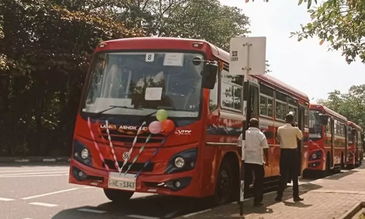 இலங்கைக்கு 75 பஸ்கள் இந்தியா வழங்கியது இலங்கைக்கு 75 பஸ்கள் இந்தியா வழங்கியது