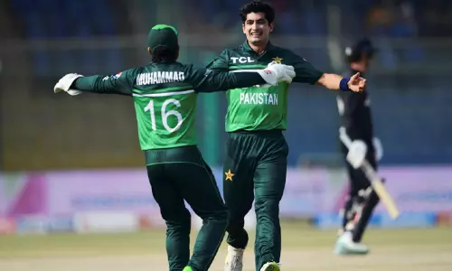 முதல் ஒருநாள் போட்டி: பாகிஸ்தானுக்கு 256 ரன்கள் இலக்கு நிர்ணயித்தது நியூசிலாந்து - நசீம் ஷா 5 விக்கெட்டுகள் வீழ்த்தி அசத்தல்..! முதல் ஒருநாள் போட்டி: பாகிஸ்தானுக்கு 256 ரன்கள் இலக்கு நிர்ணயித்தது நியூசிலாந்து - நசீம் ஷா 5 விக்கெட்டுகள் வீழ்த்தி அசத்தல்..!