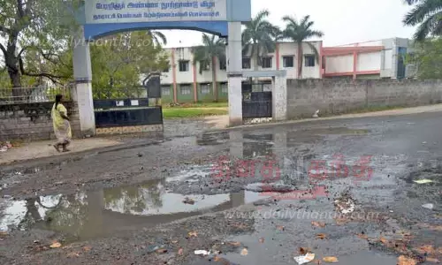 பள்ளியில் தேங்கும் கழிவுநீர்