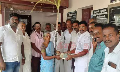 பொதுமக்களுக்கு பொங்கல் பரிசு தொகுப்பு வினியோகம்