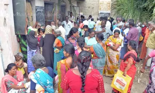 பொங்கல் தொகுப்பு வினியோகம் தொடங்கியது.