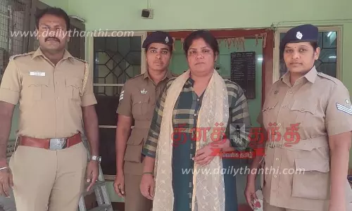 அந்தியூரில் ரூ.1 கோடிக்கு பட்டு சேலை வாங்கி ஏமாற்றிய பெண் கைது- 3 பேருக்கு வலைவீச்சு அந்தியூரில் ரூ.1 கோடிக்கு பட்டு சேலை வாங்கி ஏமாற்றிய பெண் கைது- 3 பேருக்கு வலைவீச்சு