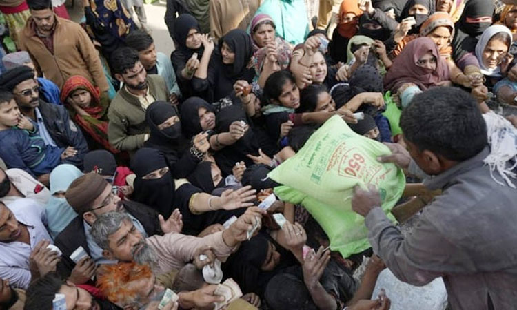 பாகிஸ்தானில் கோதுமை கடும் தட்டுப்பாடு ...! ஒரு கிலோ மாவு ரூ.160