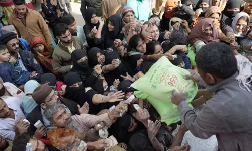 பாகிஸ்தானில் கோதுமை கடும் தட்டுப்பாடு ...! ஒரு கிலோ மாவு ரூ.160 பாகிஸ்தானில் கோதுமை கடும் தட்டுப்பாடு ...! ஒரு கிலோ மாவு ரூ.160