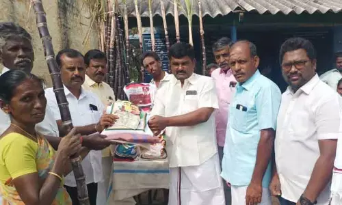 பொங்கல் பரிசு தொகுப்பு வினியோகம்