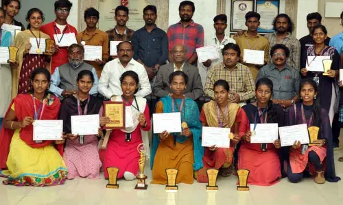 கலை போட்டியில் பாரதிதாசன் பல்கலைக்கழக மாணவர்களுக்கு பதக்கம்