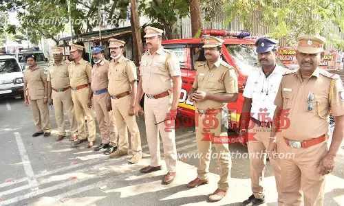 கவர்னருக்கு எதிரான போராட்டம்: ஈரோட்டில் பலத்த போலீஸ் பாதுகாப்பு கவர்னருக்கு எதிரான போராட்டம்: ஈரோட்டில் பலத்த போலீஸ் பாதுகாப்பு