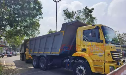 மருத்துவ கழிவுகளை ஏற்றி வந்த 2 லாரிகள் பறிமுதல்