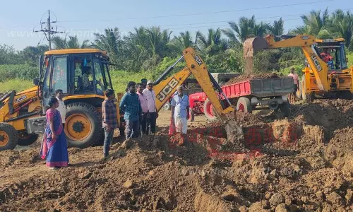 கோதவாடி குளத்தில் களிமண் எடுக்க அனுமதி கோதவாடி குளத்தில் களிமண் எடுக்க அனுமதி