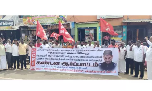 கவர்னரை கண்டித்துமார்க்சிஸ்ட் கம்யூனிஸ்டு கட்சியினர் ஆர்ப்பாட்டம் கவர்னரை கண்டித்துமார்க்சிஸ்ட் கம்யூனிஸ்டு கட்சியினர் ஆர்ப்பாட்டம்