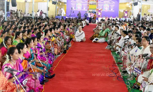 தஞ்சை மாவட்டம் திருவையாறில் பஞ்சரத்ன கீர்த்தனைகள் பாடி தியாகராஜருக்கு இசை அஞ்சலி 500-க்கும் மேற்பட்ட இசைக்கலைஞர்கள் பங்கேற்பு