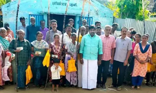 இலங்கை அகதிகள் முகாமில் பொங்கல் பரிசு தொகுப்பு வினியோகம்