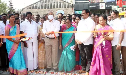 ரூ.72 லட்சத்தில் புதுப்பிக்கப்பட்ட உழவர் சந்தை திறப்பு ரூ.72 லட்சத்தில் புதுப்பிக்கப்பட்ட உழவர் சந்தை திறப்பு