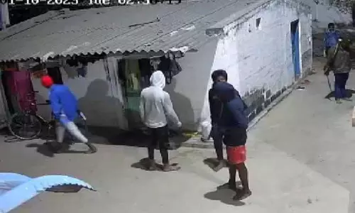 கத்தியுடன் சுற்றித்திரிந்த 7 பேர் சிக்கினர்