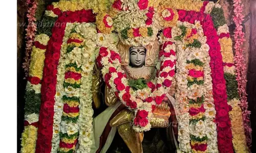 குருபகவான் கோவிலில் சிறப்பு வழிபாடு குருபகவான் கோவிலில் சிறப்பு வழிபாடு