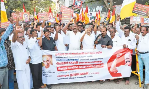 சட்டசபை உரையில் காமராஜர் பெயரை தவிர்ப்பதா?கவர்னரை கண்டித்து, நாடார் அமைப்புகள் போராட்டம்