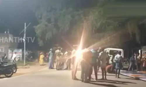 ஒன்றும் இல்லாத பிரச்சனையை ஊர் சண்டையாக மாற்றிய பள்ளி மாணவர்கள் ஒன்றும் இல்லாத பிரச்சனையை ஊர் சண்டையாக மாற்றிய பள்ளி மாணவர்கள்