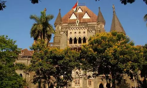 உரிமம் இன்றி இயக்கப்படும் பைக் டாக்சி சேவையை நிறுத்த ஐகோர்ட்டு உத்தரவு