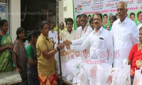 தூய்மை பணியாளர்களுக்கு பொங்கல் பொருட்கள்