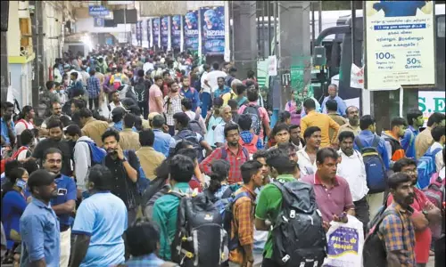 சொந்த ஊர்களுக்கு படையெடுப்பு: பொங்கல் பண்டிகை கொண்டாட உற்சாக பயணம்