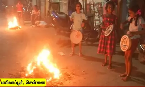 போகி கொண்டாடி தைத் திருநாளை வரவேற்கும் மக்கள் - மேளம் அடித்து சிறுவர்கள் உற்சாக கொண்டாட்டம்...!