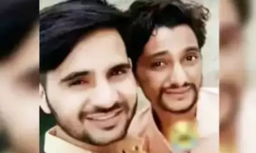 900 கிமீட்டர் தூரத்தில் இருந்த இரட்டையர்கள் ஒரே நேரத்தில் ஒரே முறையில் உயிரிழந்தனர் 900 கிமீட்டர் தூரத்தில் இருந்த இரட்டையர்கள் ஒரே நேரத்தில் ஒரே முறையில் உயிரிழந்தனர்