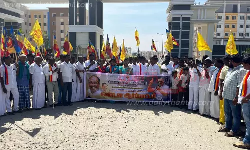 கிருஷ்ணகிரியில் பா.ம.க.வினர் ஆர்ப்பாட்டம் கிருஷ்ணகிரியில் பா.ம.க.வினர் ஆர்ப்பாட்டம்