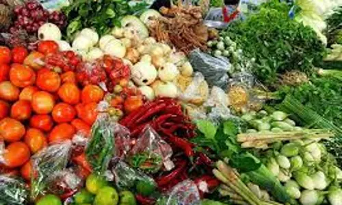 ரூ.1 கோடிக்கு காய்கறிகள், பழங்கள் விற்பனை