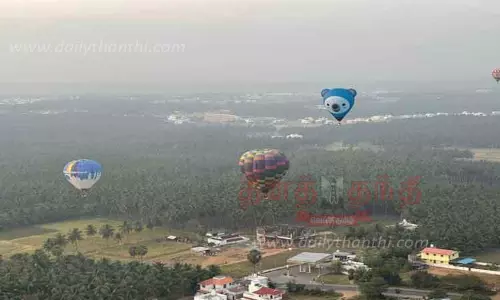 பலூன் திருவிழாவை அமைச்சர் ஆய்வு