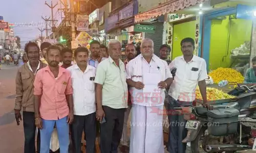 திருப்பத்தூர் கலெக்டர் அலுவலகத்தை முற்றுகையிட்ட வியாபாரிகள்