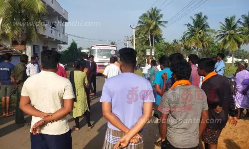 செல்போன் கோபுரம் அமைக்க எதிர்ப்பு:பொது மக்கள் சாலை மறியல் செல்போன் கோபுரம் அமைக்க எதிர்ப்பு:பொது மக்கள் சாலை மறியல்