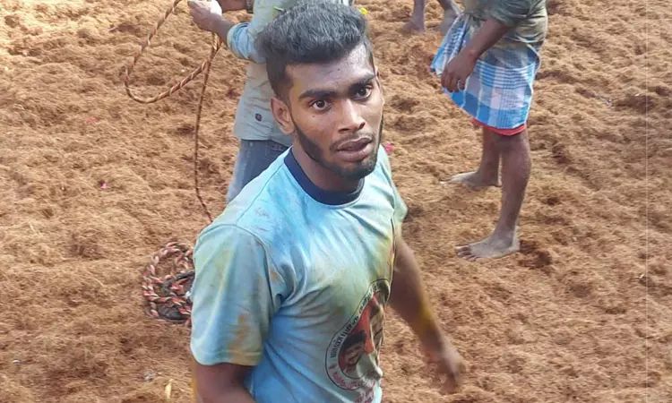 அவனியாபுரம் ஜல்லிக்கட்டு: கார்த்தி என்பவர் 3ஆம் சுற்று முடிவில் 15 காளைகளை அடக்கி முதலிடம்.. |