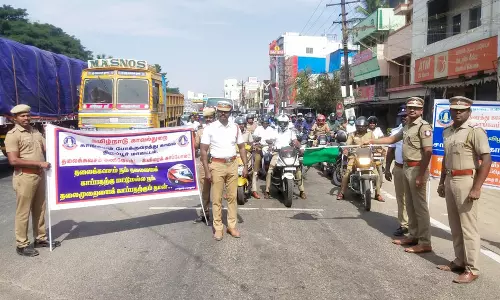 சாலை பாதுகாப்பு விழிப்புணர்வு பேரணி