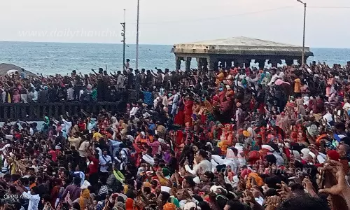 பொங்கல் தொடர் விடுமுறையையொட்டிசுற்றுலா தலங்களில் குவிந்த பொதுமக்கள்