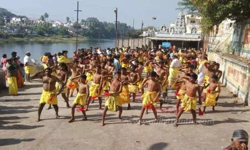 சத்தியமங்கலம், பவானிசாகர் பகுதியில் சவுடேஸ்வரி அம்மன் கோவில் விழா;கத்தி போட்டு பக்தர்கள் நேர்த்திக்கடன்