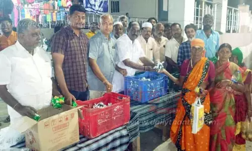 பழனிக்கு பாதயாத்திரை செல்லும்முருக பக்தர்களுக்கு அன்னதானம்