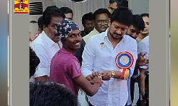 மாட்டு உரிமையாளருக்கு தங்க மோதிரம் பரிசு மாட்டு உரிமையாளருக்கு தங்க மோதிரம் பரிசு