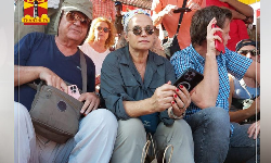 வெளிநாட்டு சுற்றுலா பயணிகள் வெளிநாட்டு சுற்றுலா பயணிகள்