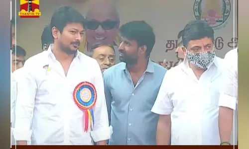 அமைச்சர்கள் அன்பில் மகேஷ், பழனிவேல் தியாகராஜன்... ... லைவ் அப்டேட்ஸ்: உலகப் புகழ்பெற்ற அலங்காநல்லூர் ஜல்லிக்கட்டு ..!