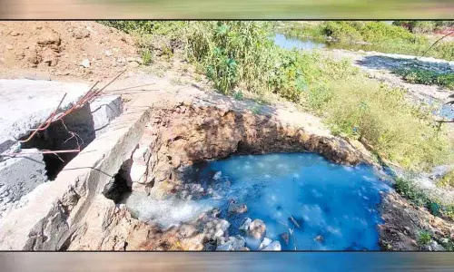 நந்தியாற்றில் கலக்கும் கழிவுநீர் நடவடிக்கை எடுக்க பொதுமக்கள் கோரிக்கை நந்தியாற்றில் கலக்கும் கழிவுநீர் நடவடிக்கை எடுக்க பொதுமக்கள் கோரிக்கை