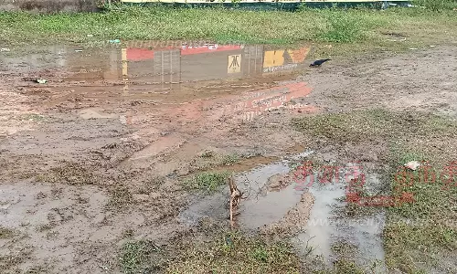 குழாய் உடைந்து வீணாகும் குடிநீர்