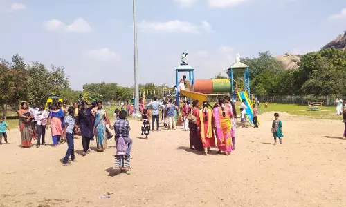 சித்தன்னவாசலில் குவிந்த சுற்றுலா பயணிகள்