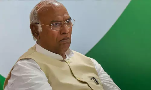 மோடி ஆட்சியில் ஏழை-பணக்காரர் இடைவெளி அதிகரிப்பு: மல்லிகார்ஜுன கார்கே மோடி ஆட்சியில் ஏழை-பணக்காரர் இடைவெளி அதிகரிப்பு: மல்லிகார்ஜுன கார்கே