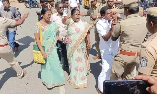 டாஸ்மாக் கடையை மூடக்கோரி மீண்டும் காத்திருப்பு போராட்டம் டாஸ்மாக் கடையை மூடக்கோரி மீண்டும் காத்திருப்பு போராட்டம்